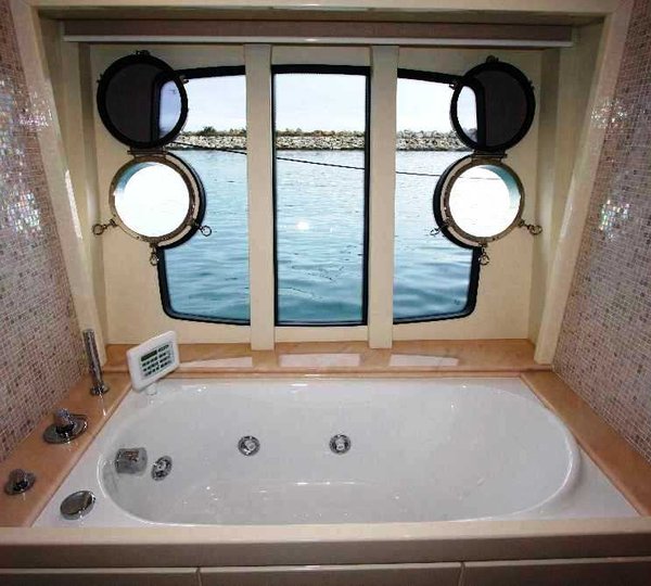 Tugarka -  Jaccuzi in Master bath