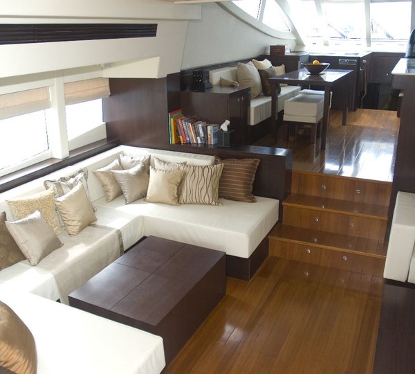 Twin Palms I - Saloon