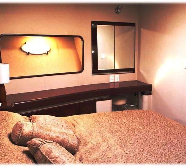 VIA MARE -  Guest Cabin.