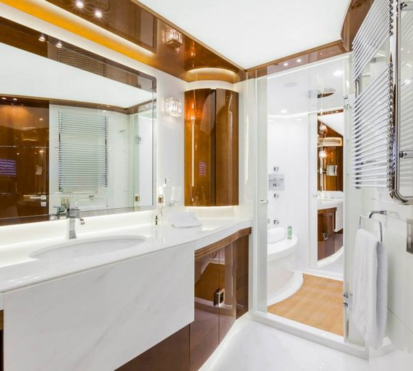 Vellmari superyacht - Owner bathroom - Copyright- Alberto Cocchi
