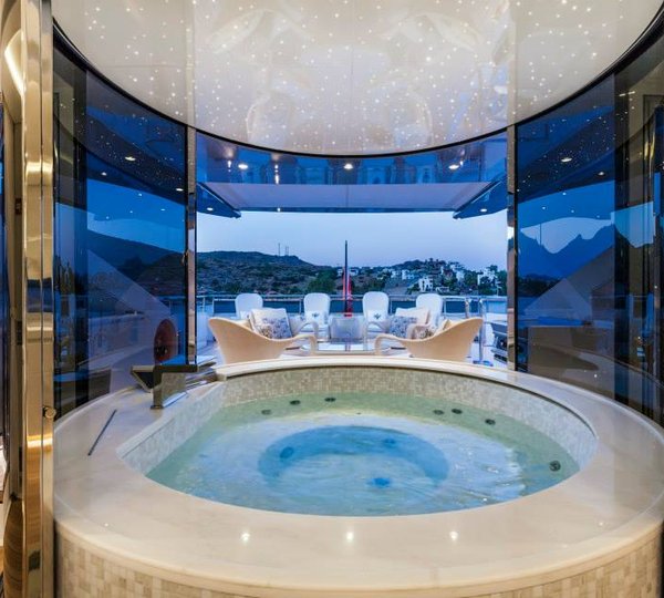 Vellmari yacht - Spa Pool - Copyright- Alberto Cocchi