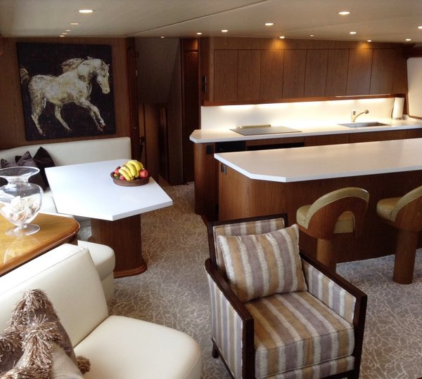 Viking motor yacht MUSTANG SALLY - Dining and wet bar
