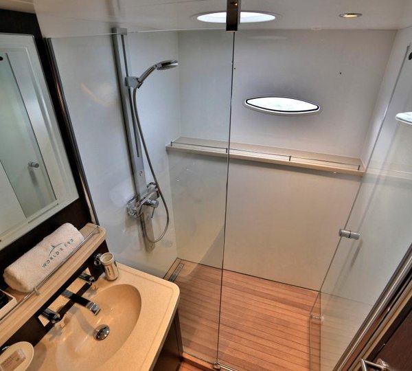 Worlds End - Ensuite