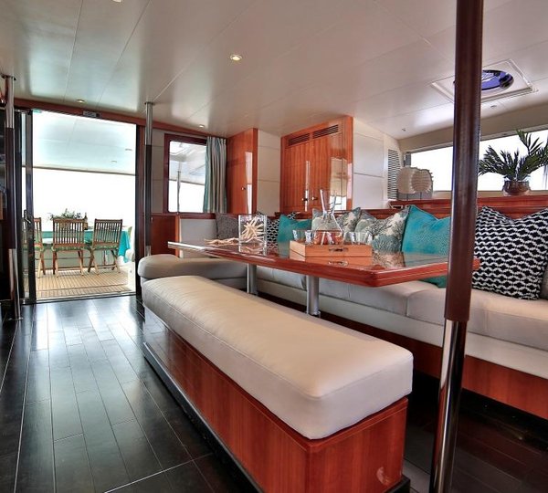 Worlds End - Salon view