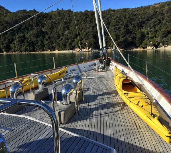 YONDER STAR - Foredeck