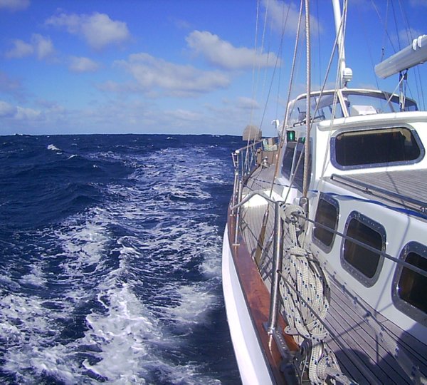 YONDER STAR - Starboard deck