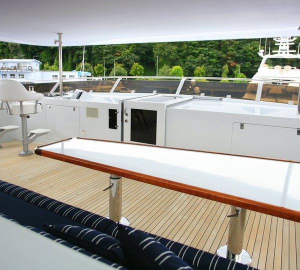 Yacht  REFLECTIONS - Upper deck 2