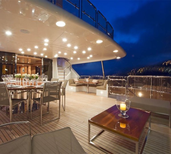 Yacht AFRICAN QUEEN -  Bridge Deck Al Fresco Dining