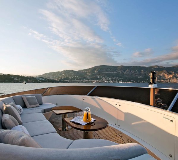 Yacht AFRICAN QUEEN - Sundeck Seating forward