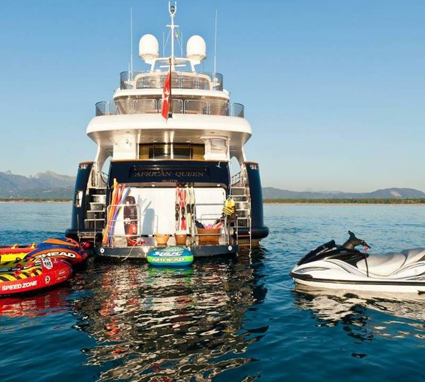 Yacht AFRICAN QUEEN - Toys and Swim Platform