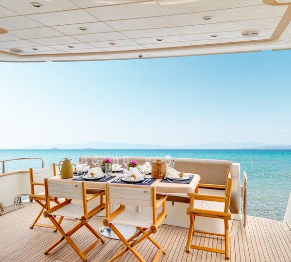 Yacht AIMILIA - Aft Deck Al Fresco