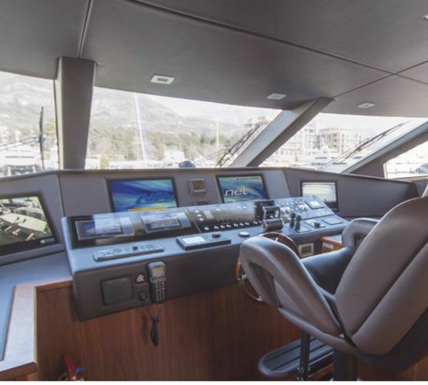 Yacht ALEKSANDRIA ENGLAND - Helm