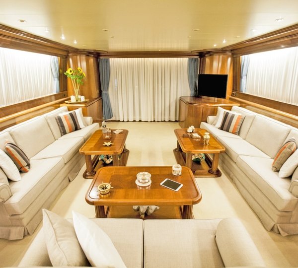 Yacht APANEMIA - Main Salon