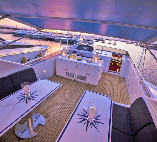 Yacht APANEMIA - Sundeck