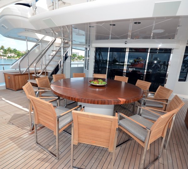 Yacht AQUAVITA - Bridge Deck Dining