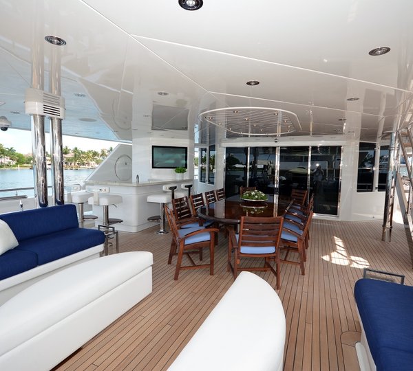 Yacht AQUAVITA - Main Deck Aft