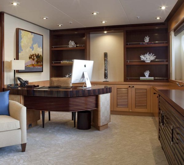 Yacht ARIANNA -  Office