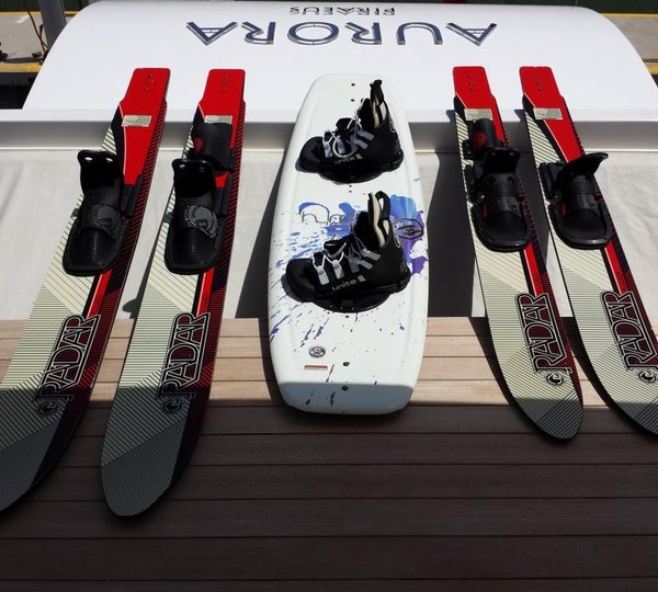 Yacht AURORA - Toys 2