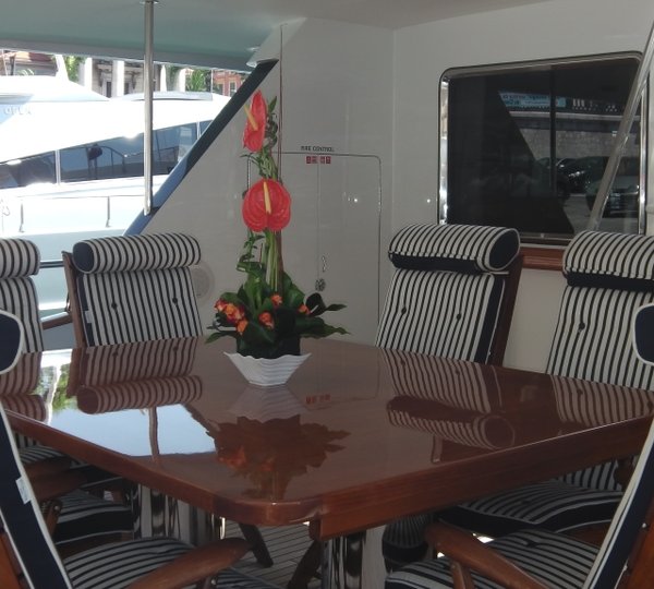Yacht AVELLA -  Aft Deck Dining
