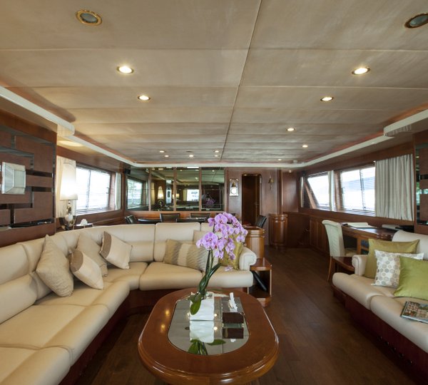 Yacht AVELLA - Salon