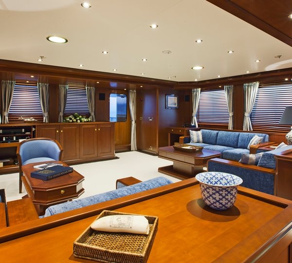 Yacht AXANTHA II -  Main Salon Seating