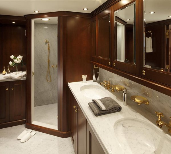 Yacht AXANTHA II -  Master Cabin Bathroom