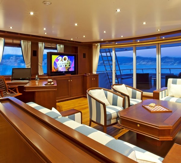 Yacht AXANTHA II -  Skylounge