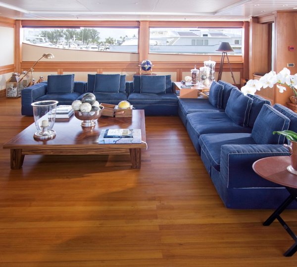 Yacht AZTECA II -  Skylounge Seating