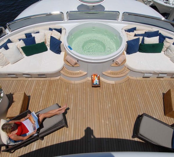 Yacht AZTECA II -  Sundeck Spa Pool