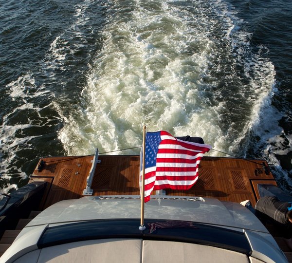 Yacht Algorythm - Back view from Flybridge