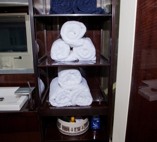 Yacht Algorythm - Master Bath 2