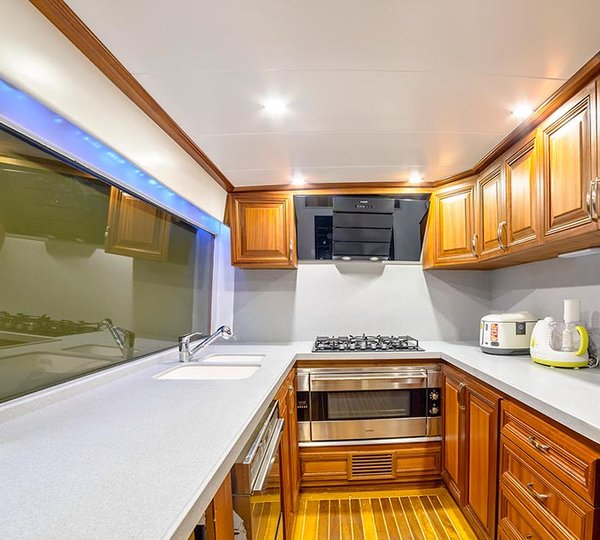 Yacht BELLAMARE - Galley