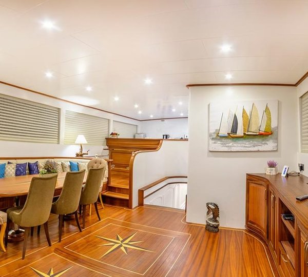 Yacht BELLAMARE - Salon and Dining