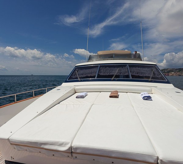 Yacht BERNADETTE - Foredeck
