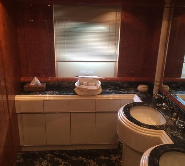 Yacht BIRD OF PREY - Ensuite