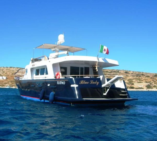 Yacht BLUE LADY -  Aft View