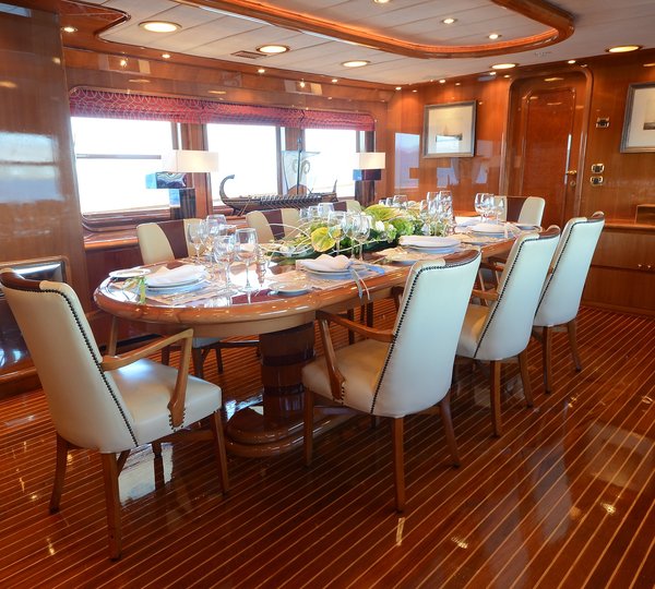 Yacht CAMELLIA - Dining