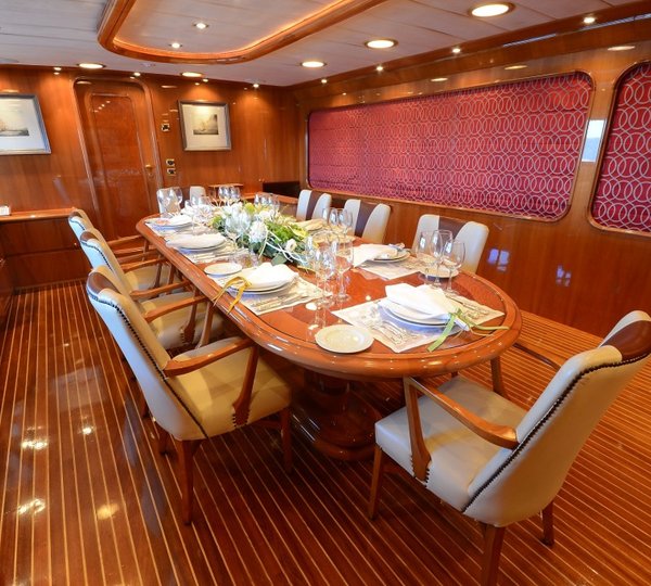 Yacht CAMELLIA - Formal Dining