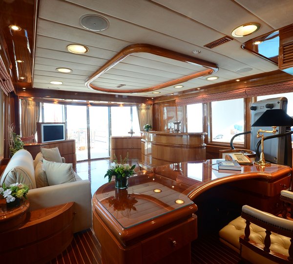 Yacht CAMELLIA - Skylounge looking Aft