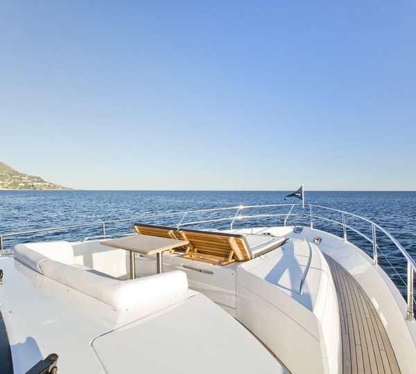 Yacht CARTE BLANCHE III -  Bow Seating