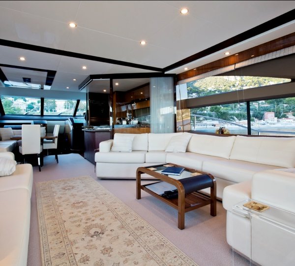 Yacht CARTE BLANCHE III - Main Salon