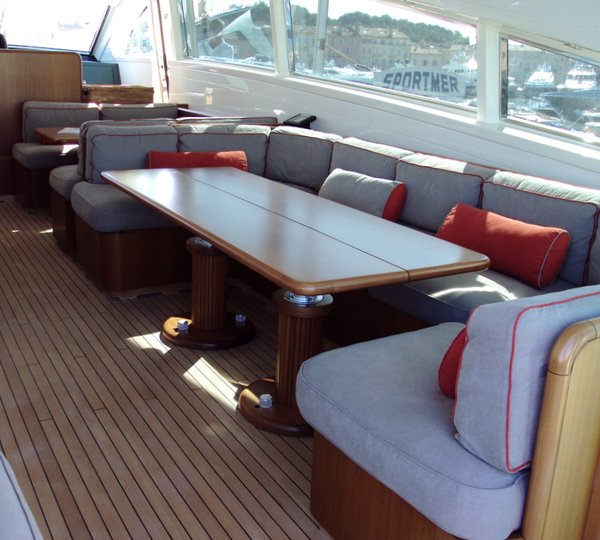 Yacht CLAN V - Upper Salon Seating