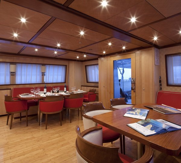 Yacht CLARA ONE - Formal Dining