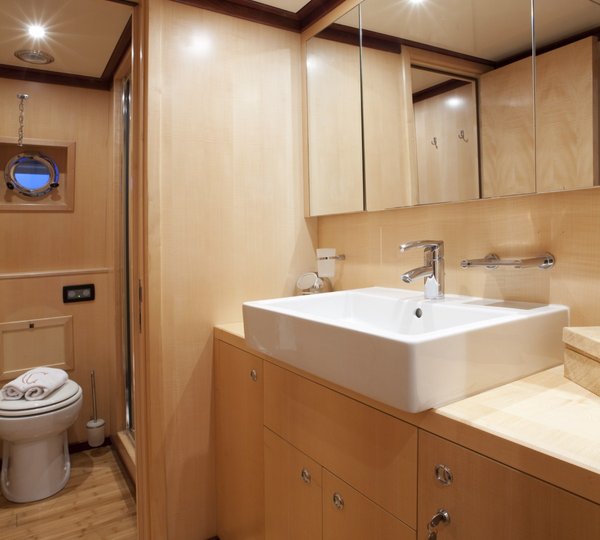 Yacht CLARA ONE - Master Ensuite