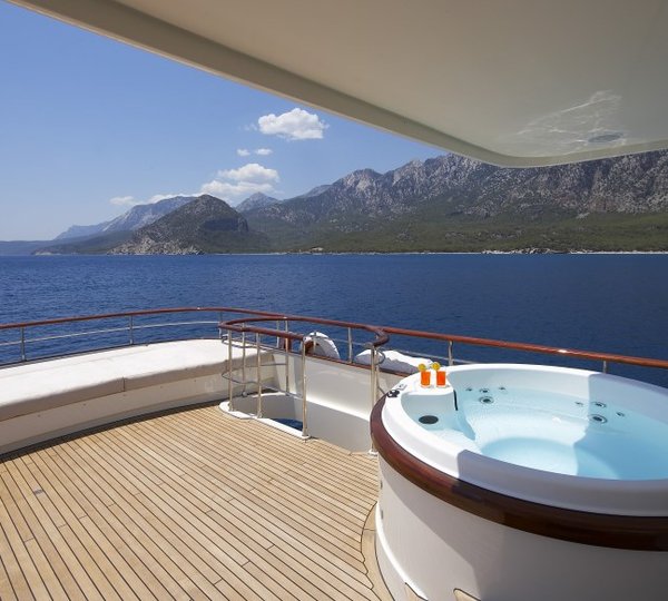 Yacht CYRUS ONE -  Sundeck Spa Pool