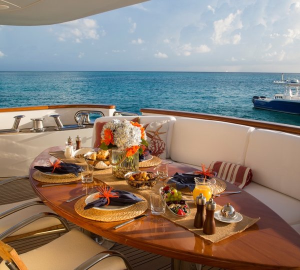 Yacht Camarina Royale - Al fresco Dining