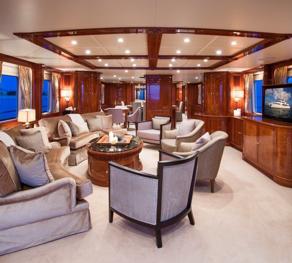Yacht Camarina Royale - Main Salon