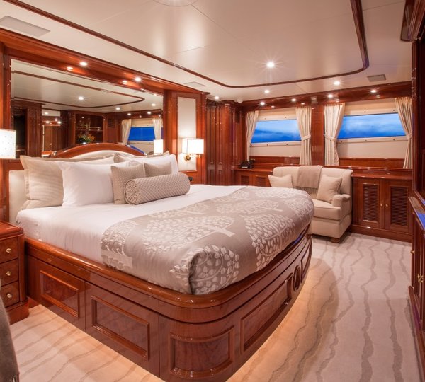 Yacht Camarina Royale - Master Cabin