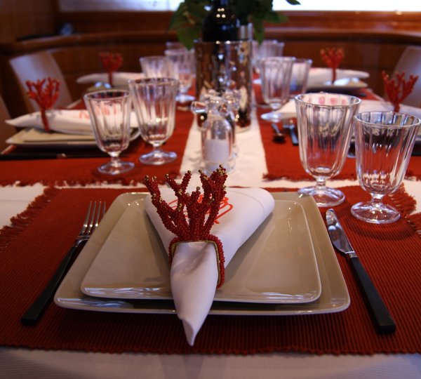 Yacht DILIAS -  Dining Detail