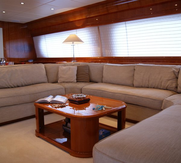 Yacht DILIAS -  Salon Seating